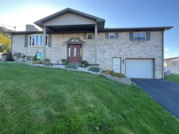 253 Rustic Hills Dr, Crab Orchard, WV 25827