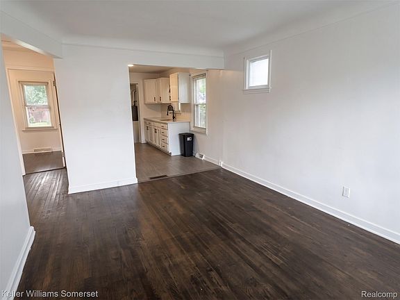 4th image of 14219 Knox Ave