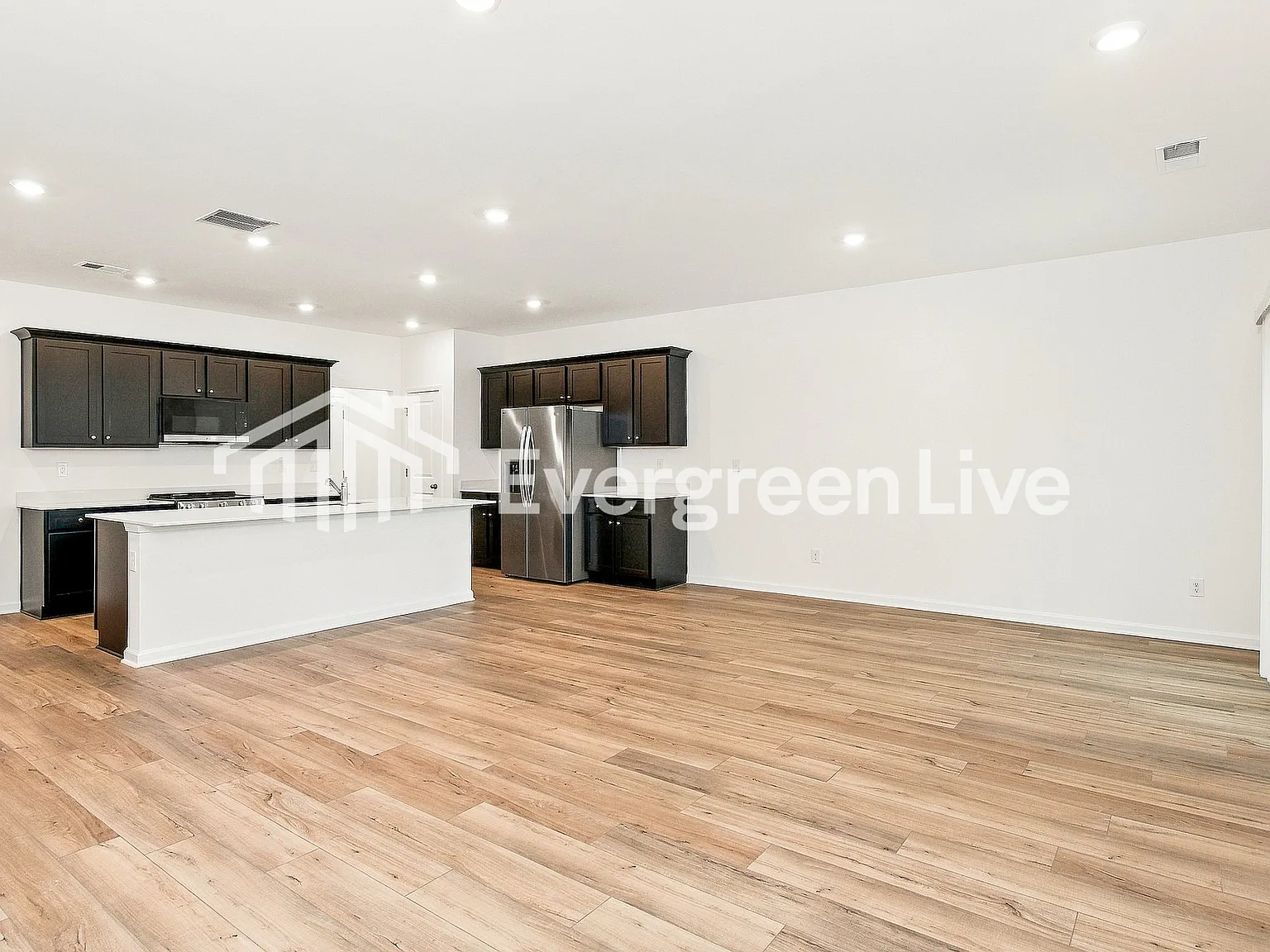 3 bed, 2.5 bath, 1831 sqft, $2,135 — Photo 4