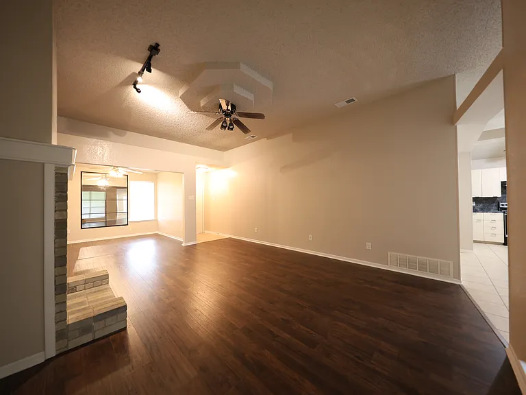 1702 Clairidge Ave — Photo 10