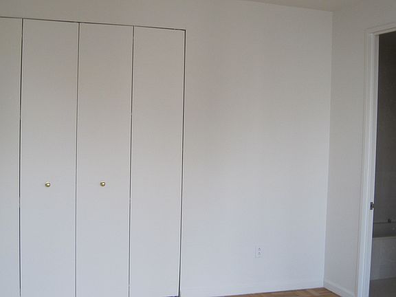 4th image of 240 E 39th St APT 34J