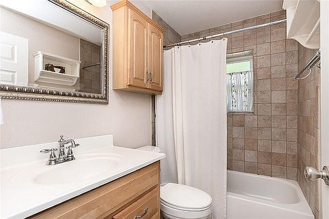 1st image of 909 SE 5th St