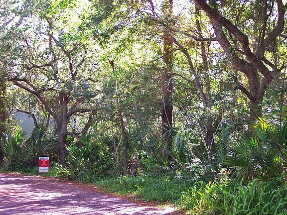 Seminole Dr.- enter at sign