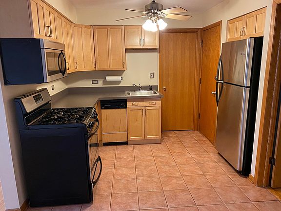 2nd image of 6466 N Northwest Hwy APT D2