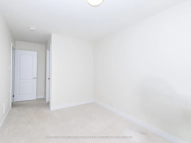 55 Rowlock St — Photo 11