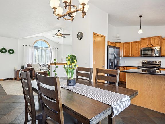 5th image of 715 Autumn Crest Dr
