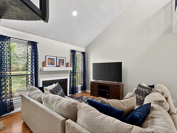 5th image of 946 Old Fountain Ct