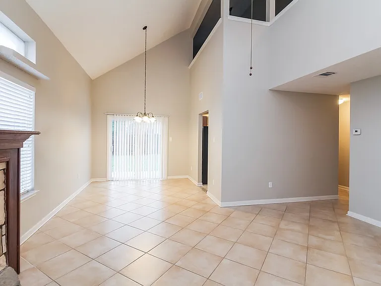 8440 Auburn Dr — Photo 4