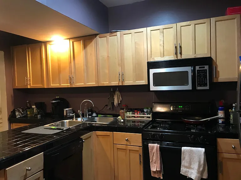 637 College St #2 — Photo 7