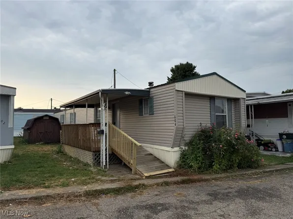 604 Sheila Ave NW, New Philadelphia, OH 44663