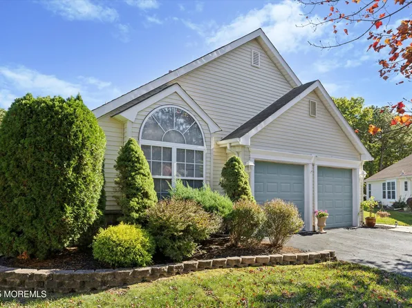 16 Rosewood Court, Lakewood, NJ 08701