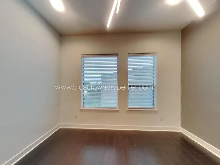 1625 Hickory St #105 — Photo 6