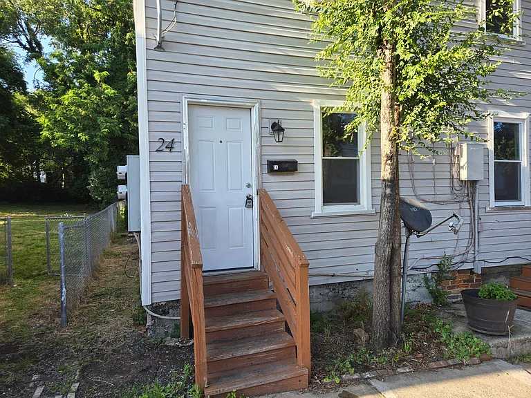 24 E Pall Mall St — Photo 1