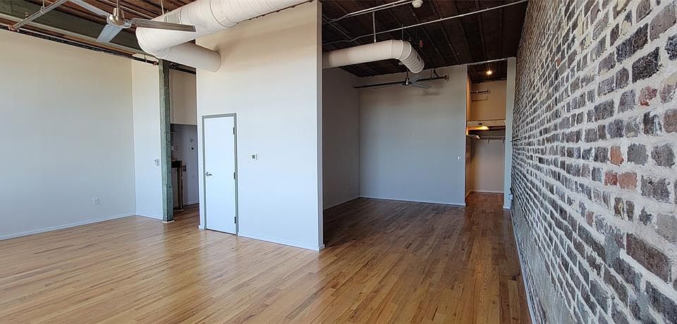 2nd image of 201 E Chambers St #301