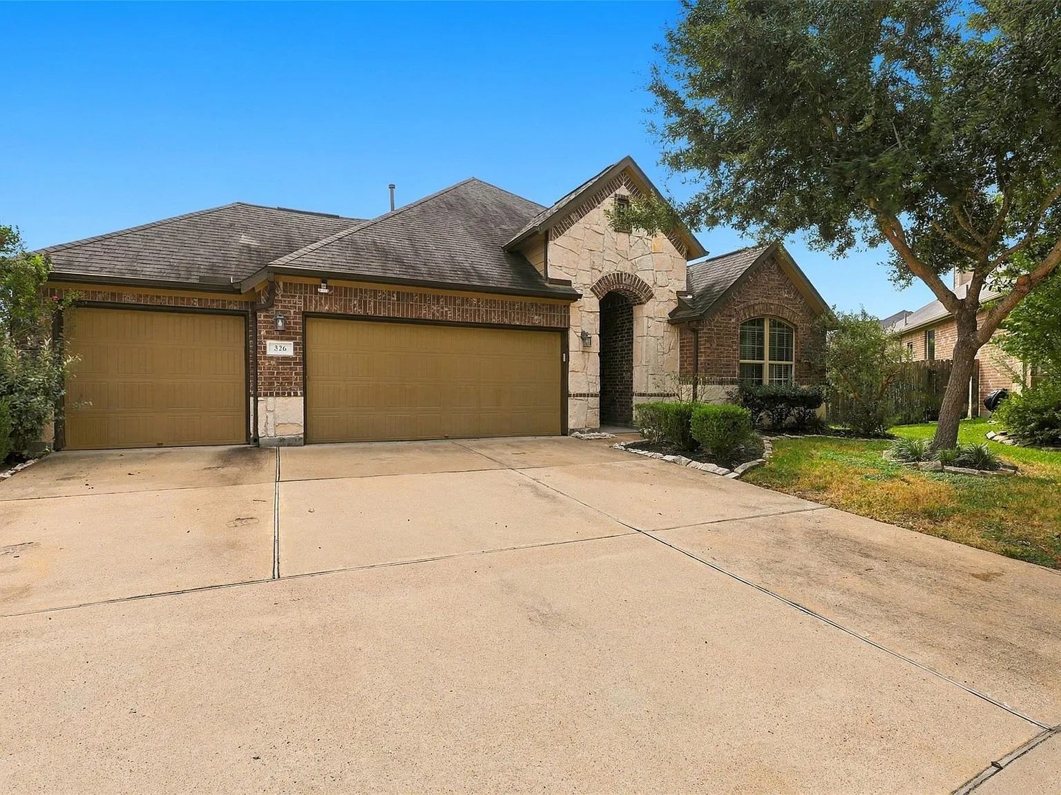 3 bed, 2.0 bath, 2101 sqft, $2,900 — Photo 3