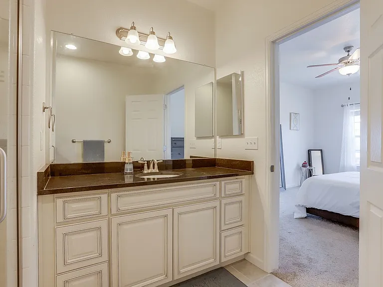 1742 W 52nd Ct — Photo 20