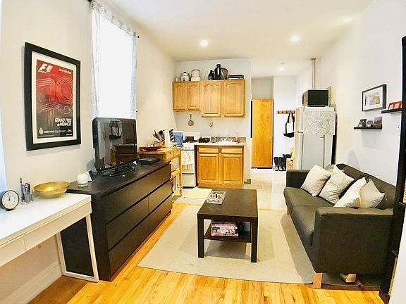 5th image of 185 Mulberry St APT 2