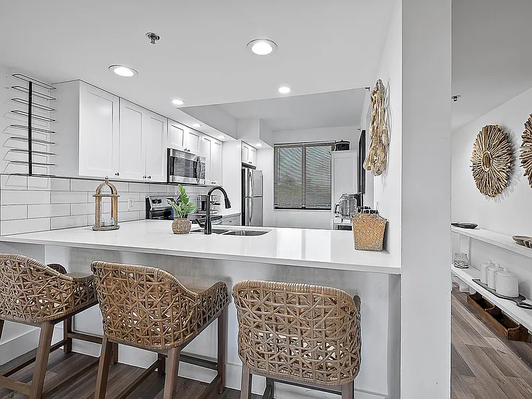 101 S Seas Dr #105 — Photo 13