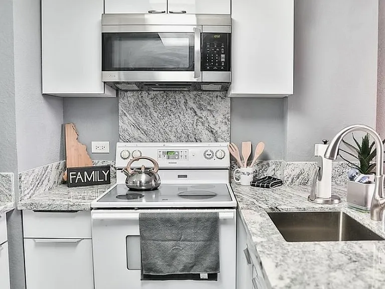 5333 Likini St #405 — Photo 14