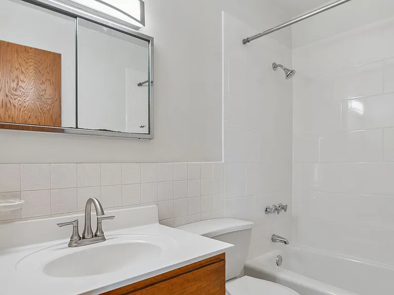 Rose Mall Apartments — Photo 8