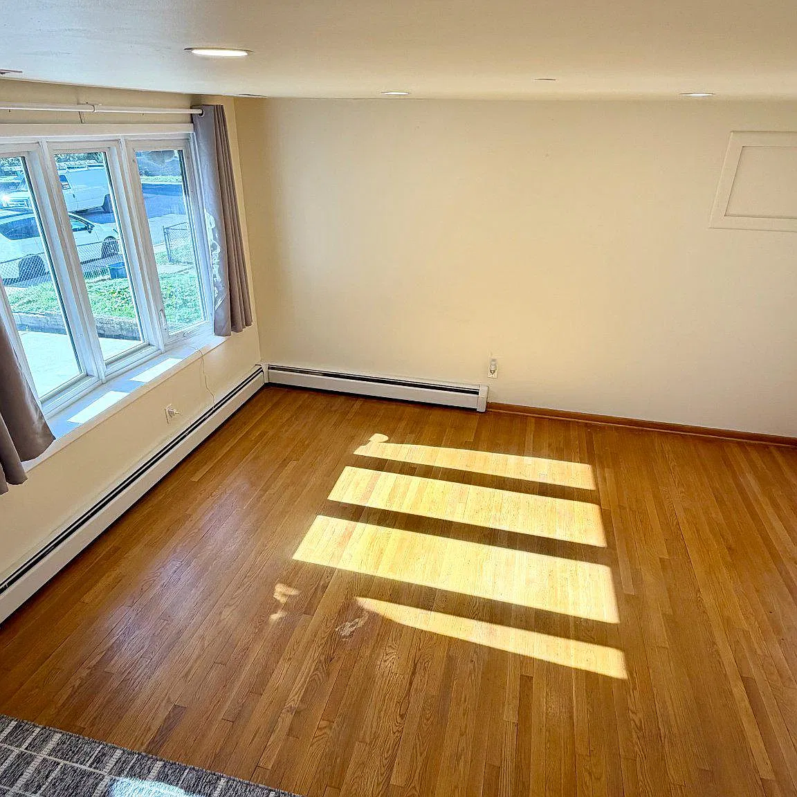 3 bed, 2.0 bath, 1260 sqft, $2,400 — Photo 4