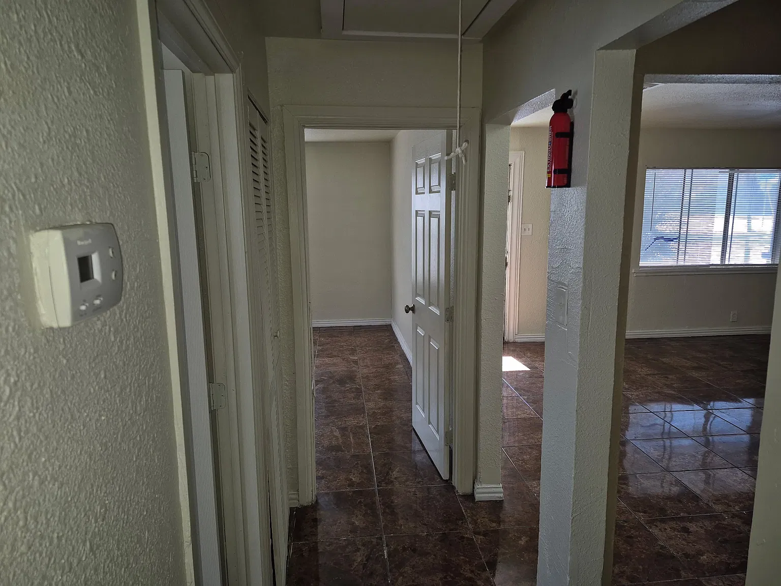 4 bed, 1.5 bath, 1372 sqft, $1,800 — Photo 3
