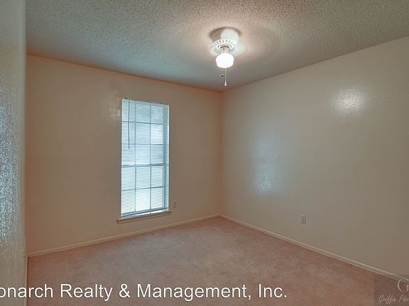 4th image of 3120 Cloverdale Pl