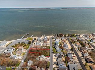 107 Dollmore Ave, Waretown, NJ 08758