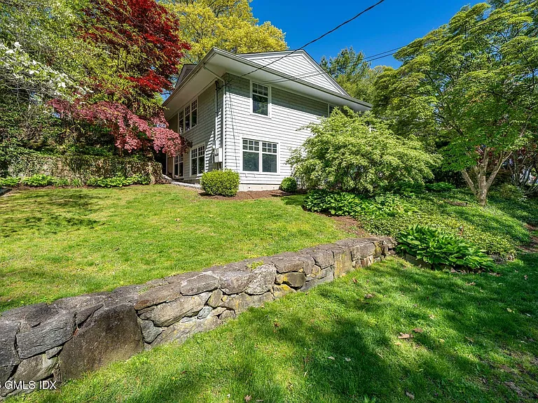 51 Glen Rd — Photo 31