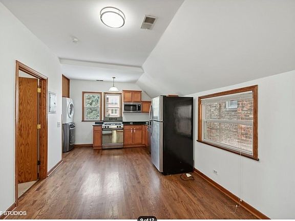 3rd image of 3632 W Dickens Ave #3