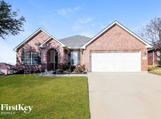 860 Roaring Springs Rd, Grand Prairie, TX 75052
