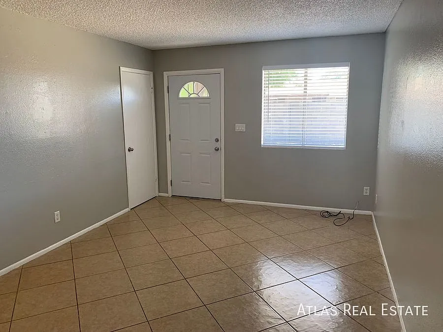 Building Photo - 8315 N 61st Ave #3