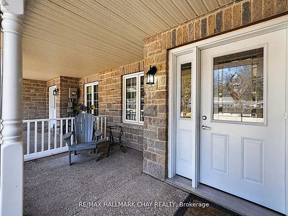 4th image of 19 Greenway Dr