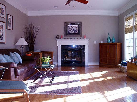 Large windows+ Souteast exposure makes for a bright homes and afternoon shade 