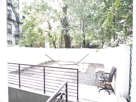 3rd image of 186 Stuyvesant Ave
