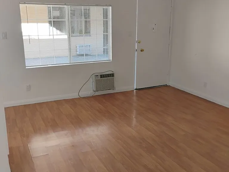 14129 Vanowen St — Photo 14