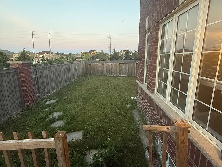 22 Edsel Rd #MAIN FLOOR — Photo 8