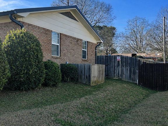 3rd image of 2049 Oakhurst Dr