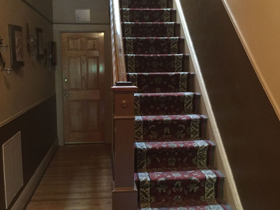 entrance to first floor