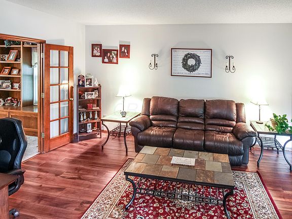 3rd image of 4589 Stonehill St