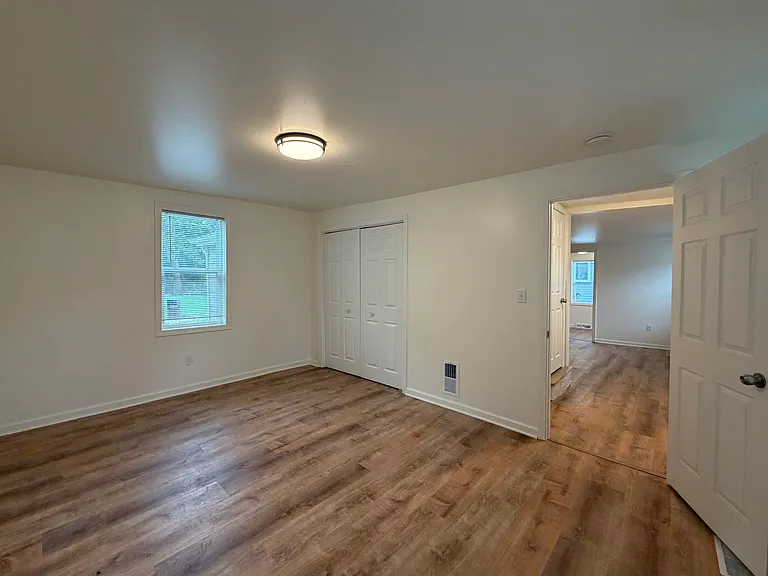 639 W Madison St — Photo 8