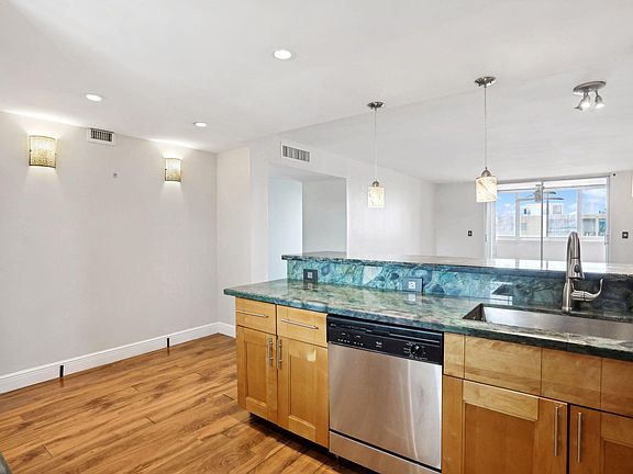 5th image of 500 NE 12th Avenue #701