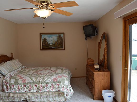 5th image of 905 Iroquois Ave