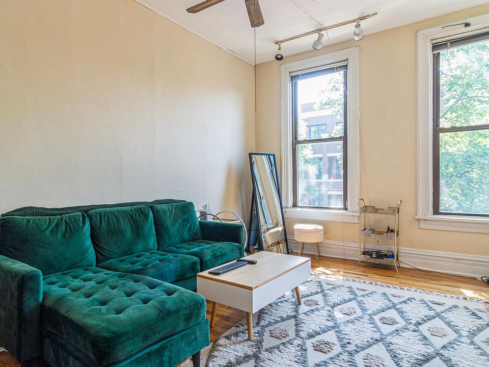 1st image of 1939 N Kenmore Ave #2