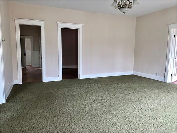 4th image of 110 W Plum St