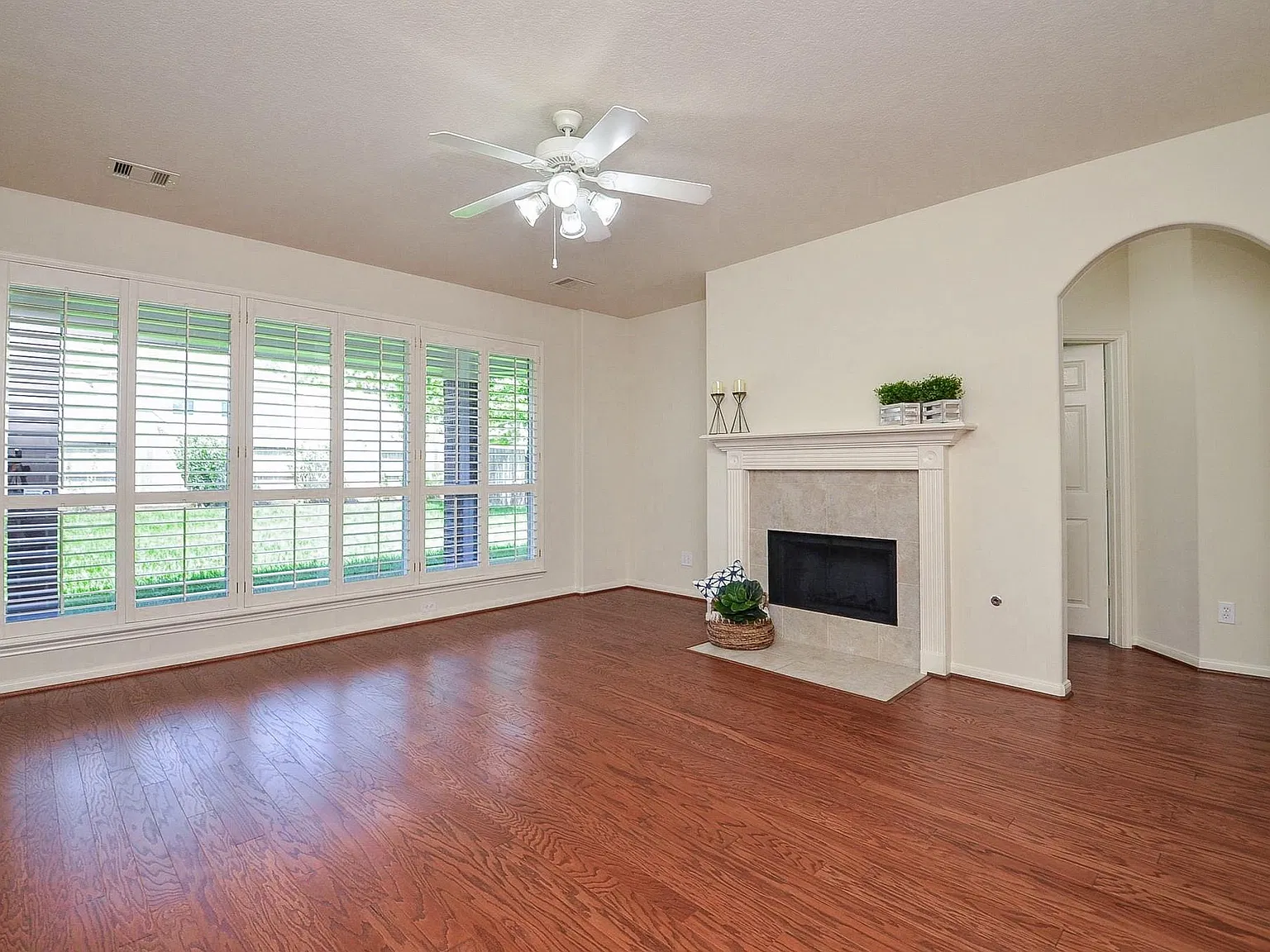 4 bed, 2.5 bath, 2699 sqft, $2,700 — Photo 4