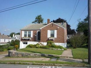 65 Greenway Rd, New London, CT 06320