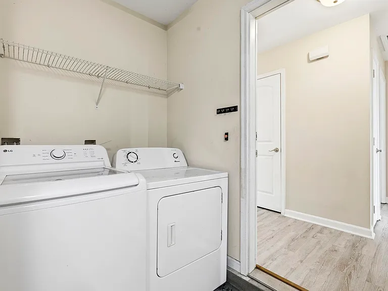 2375 Morlynn Dr — Photo 30