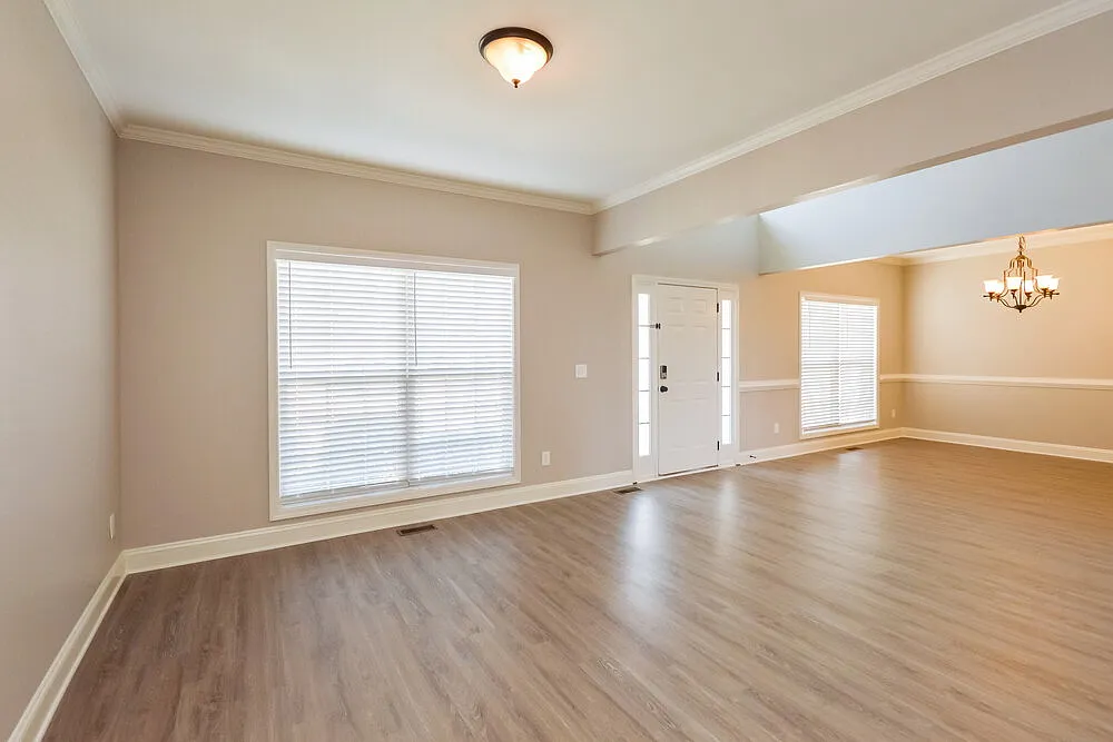 5 bed, 3.5 bath, 3803 sqft, $3,555 — Photo 4
