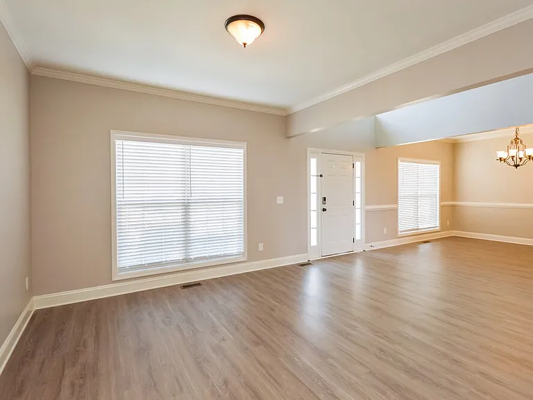 90 Riverstone Dr — Photo 4